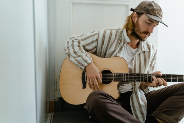 Acoustic guitar courses